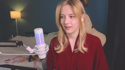 Snapshot of benty_bunny chatting on March 7, 11:07 am Alice online show from March 7, 11:07 am