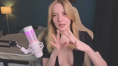 Snapshot of benty_bunny chatting on March 12, 10:37 am Alice online show from March 12, 10:37 am