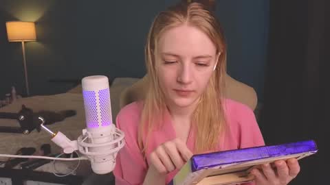 Snapshot of benty_bunny chatting on March 8, 11:37 am Alice online show from March 8, 11:37 am