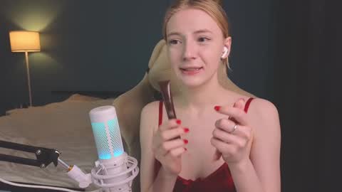 Snapshot of benty_bunny chatting on December 16, 8:05 pm Alice online show from December 16, 8:05 pm