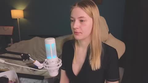 Snapshot of benty_bunny chatting on February 25, 11:32 am Alice online show from February 25, 11:32 am