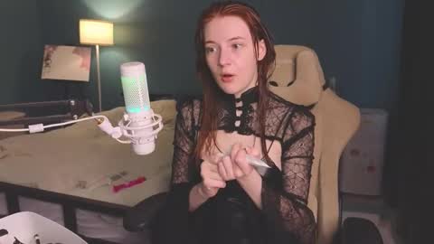 Snapshot of benty_bunny chatting on November 1, 10:25 am Alice online show from November 1, 10:25 am