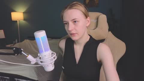 Snapshot of benty_bunny chatting on January 29, 11:30 am Alice online show from January 29, 11:30 am