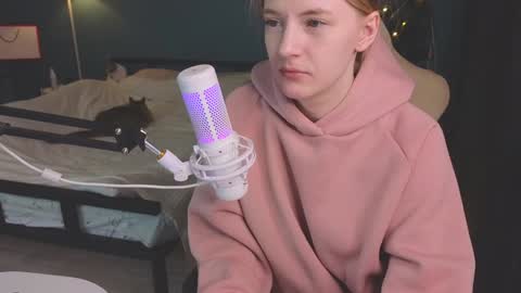 Snapshot of benty_bunny chatting on January 6, 7:24 pm Alice online show from January 6, 7:24 pm