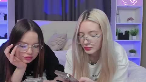 Danny and Kira online show from February 22, 5:46 pm