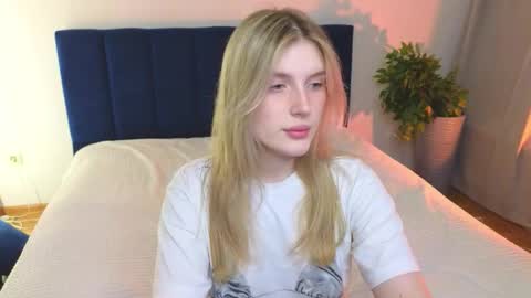 Danny and Kira online show from November 15, 2:40 pm