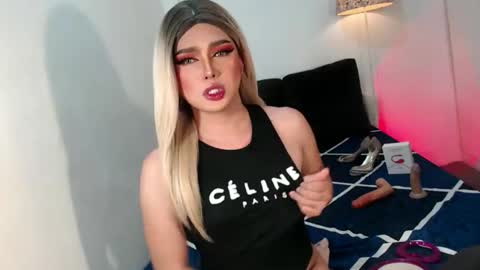 bestgirljulia online show from November 14, 2:25 am