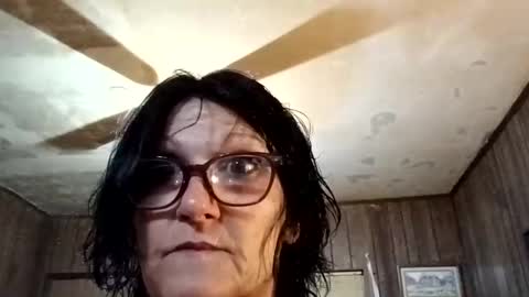 besties online show from December 22, 2:51 am