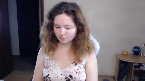 Snapshot of bettystar_ chatting on October 5, 7:43 pm Betty online show from October 5, 7:43 pm