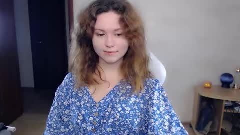 Snapshot of bettystar_ chatting on September 18, 8:35 pm Betty online show from September 18, 8:35 pm