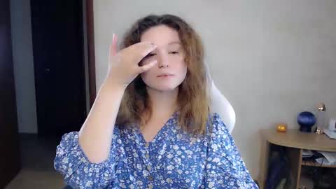 Snapshot of bettystar_ chatting on October 9, 9:09 pm Betty online show from October 9, 9:09 pm