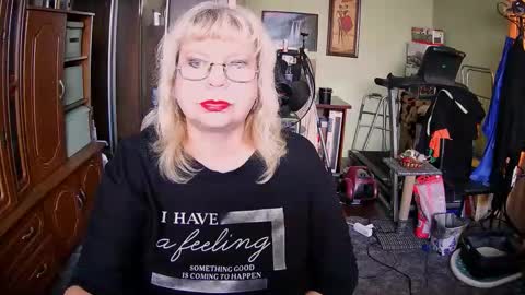 BeverlyQCynia online show from September 20, 11:57 am