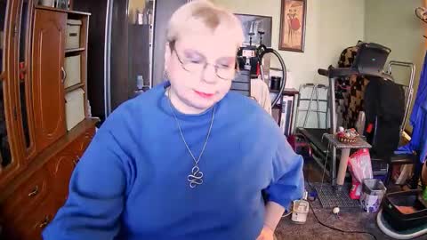 BeverlyQCynia online show from October 13, 11:12 am