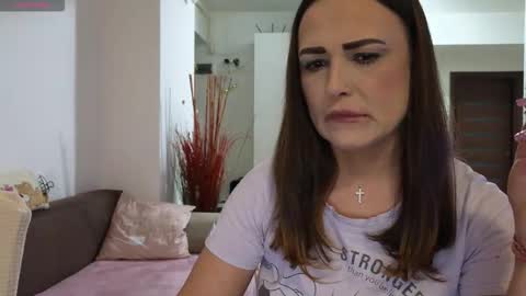   BeyonceDoll       Twitter DollBeyonce    online show from February 27, 7:50 pm