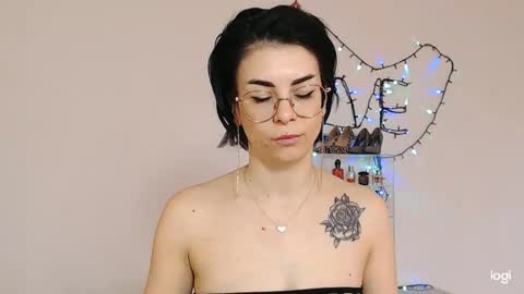 innasugarwild online show from April 14, 5:00 am