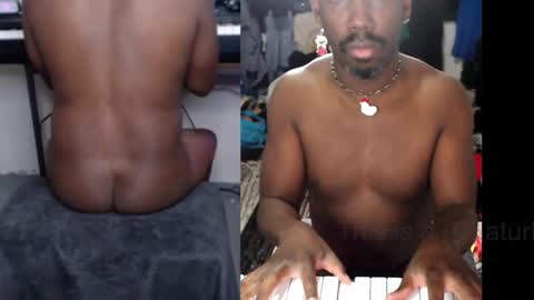 Snapshot of bicepsandfrot chatting on September 22, 6:28 am BicepsandFrot online show from September 22, 6:28 am