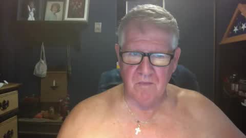 Snapshot of bigbeerdrinker1 chatting on October 22, 3:24 pm bigbeerdrinker online show from October 22, 3:24 pm