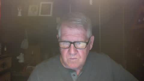 Snapshot of bigbeerdrinker1 chatting on October 14, 5:21 am bigbeerdrinker online show from October 14, 5:21 am