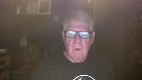 Snapshot of bigbeerdrinker1 chatting on October 19, 4:50 am bigbeerdrinker online show from October 19, 4:50 am