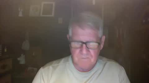 Snapshot of bigbeerdrinker1 chatting on October 12, 5:00 am bigbeerdrinker online show from October 12, 5:00 am