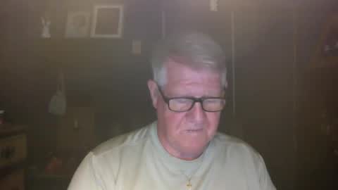 Snapshot of bigbeerdrinker1 chatting on October 15, 5:22 am bigbeerdrinker online show from October 15, 5:22 am