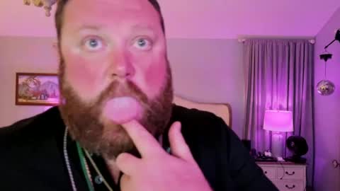 Snapshot of bigboi1o11 chatting on October 28, 7:42 am Bigboi1o11 online show from October 28, 7:42 am