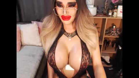 Loraine Cruz online show from September 16, 5:38 pm