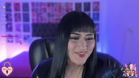 Snapshot of bigboobs_cloe chatting on October 22, 4:37 am bigboobs cloe online show from October 22, 4:37 am