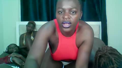 Snapshot of bigbooty_babe_ chatting on October 21, 7:24 am Bootilicios online show from October 21, 7:24 am