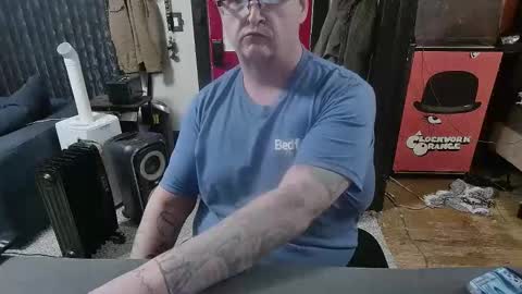 Darryl online show from April 21, 1:31 am