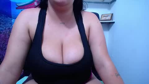 Snapshot of bigg_boobs_xxx chatting on March 10, 9:12 am  Sunny   online show from March 10, 9:12 am