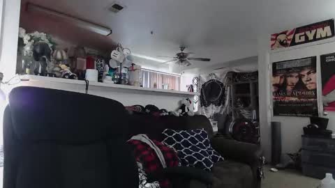 biggerisbetter21 online show from January 11, 6:36 pm