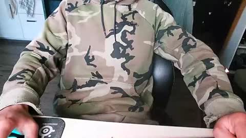 biggeroncam online show from December 8, 3:24 pm