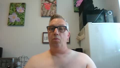 bignhard_69_ online show from May 29, 5:00 pm