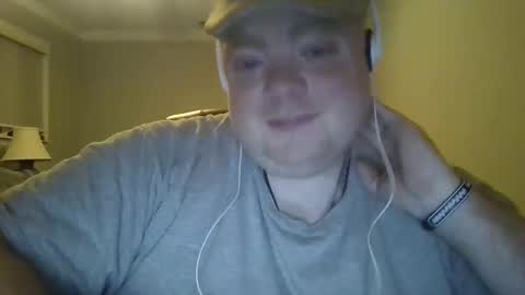 Snapshot of bigred_nyc chatting on February 4, 3:22 am Big Red online show from February 4, 3:22 am