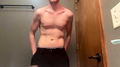 bigskinnyboyshh online show from December 31, 5:22 am