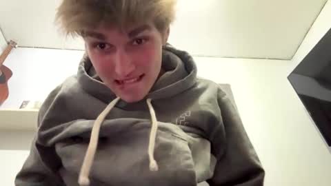 bigskinnyboyshh online show from December 24, 3:38 am