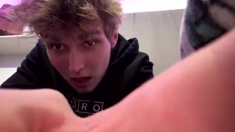 bigskinnyboyshh online show from December 18, 2:21 am