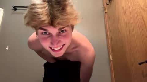 bigskinnyboyshh online show from January 2, 3:48 am