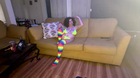 bigtittinamilf online show from June 20, 9:15 am