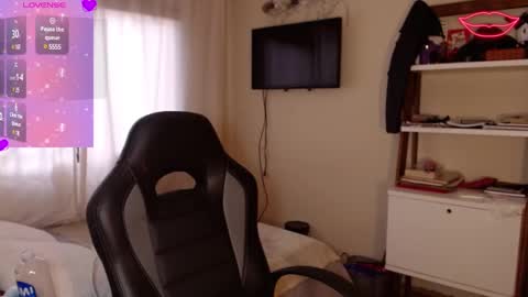 Snapshot of biigbooty_ chatting on December 19, 10:21 pm biigbooty_ online show from December 19, 10:21 pm