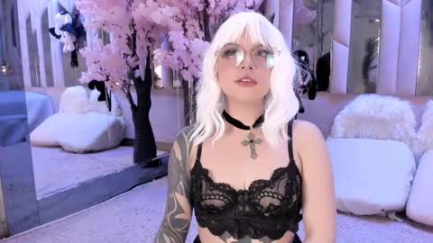 Biizzy online show from November 4, 1:45 pm