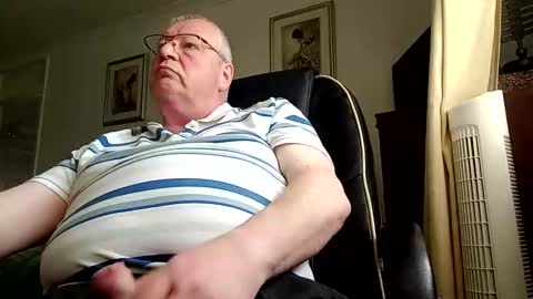 billlllllyb online show from April 21, 10:11 am