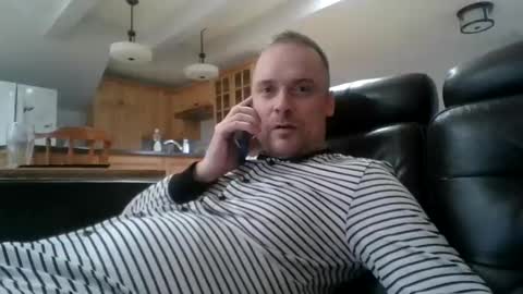 Snapshot of bird8888 chatting on November 1, 7:13 pm bird8888 online show from November 1, 7:13 pm