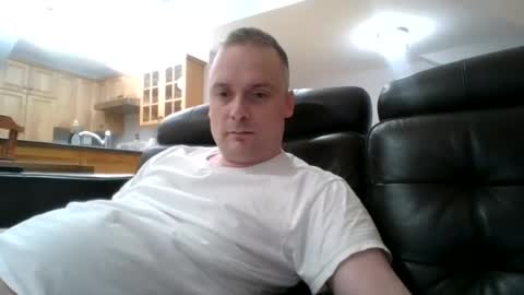 Snapshot of bird8888 chatting on October 26, 9:14 pm bird8888 online show from October 26, 9:14 pm