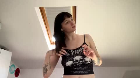 Mia online show from May 11, 8:43 am