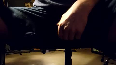 Snapshot of bkupsguy chatting on February 23, 2:18 am bkupsguy online show from February 23, 2:18 am