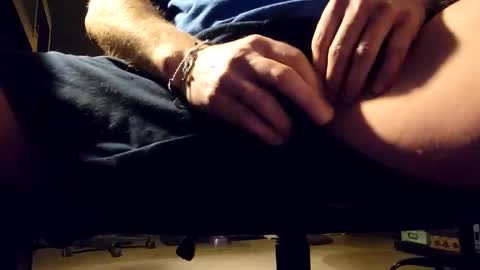 Snapshot of bkupsguy chatting on December 29, 3:22 am bkupsguy online show from December 29, 3:22 am