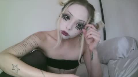 vampire fang  online show from June 16, 6:45 pm