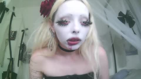 vampire fang  online show from October 23, 7:26 pm